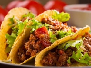recipe for slow cooker ground beef and refried bean tacos