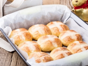 recipe for traditional hot cross buns