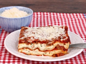 recipe for easy lasagna for a crowd