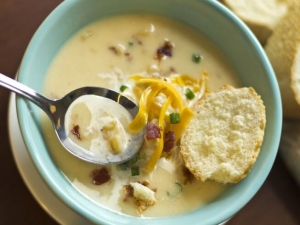 Houlihan's Baked Potato Soup - CopyKat Recipes