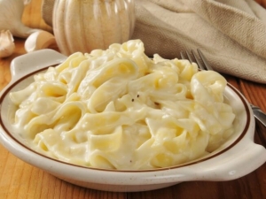recipe for strings restaurant's alfredo sauce