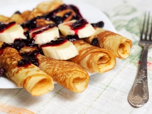 recipe for banana crepes with raspberry melba sauce