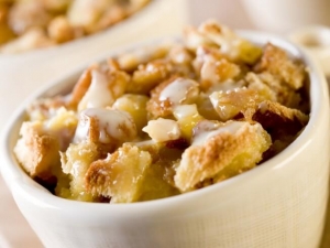 recipe for bread pudding with white chocolate sauce