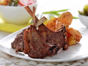 recipe for rosemary garlic lamb chops with potatoes