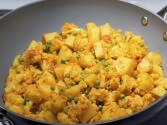 Aloo Gobi (Indian Potatoes And Cauliflower)