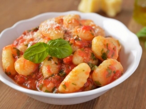 recipe for olive garden's gnocchi with spicy tomato and wine sauce