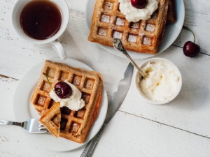 recipe for chai waffles with vanilla whipped cream