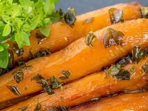 recipe for slow cooker basil and orange carrots