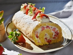 recipe for fresh strawberry cake roll