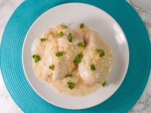 recipe for chicken smothered in creamy vidalia onion sauce
