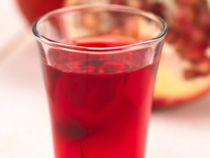 recipe for homemade grenadine (pomegranate syrup)