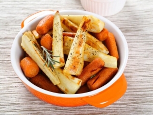 recipe for oven-roasted carrots and parsnips with rosemary and honey