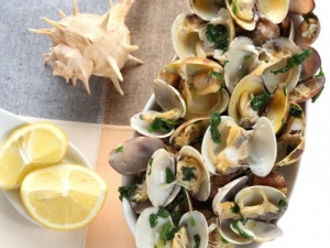 recipe for grilled littleneck clams with lemon-butter sauce