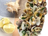 Grilled Littleneck Clams With Lemon-Butter Sauce