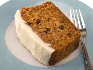 recipe for eggless, sugar-free carrot cake with sugar-free cream cheese frosting