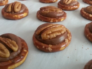 recipe for simple pretzel turtles