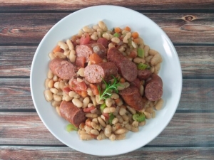 recipe for white beans and sausage in a clay pot