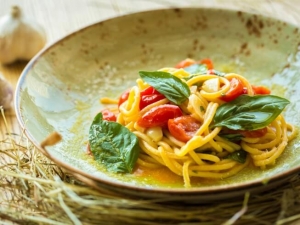 recipe for bucatini with cherry tomatoes and bacon