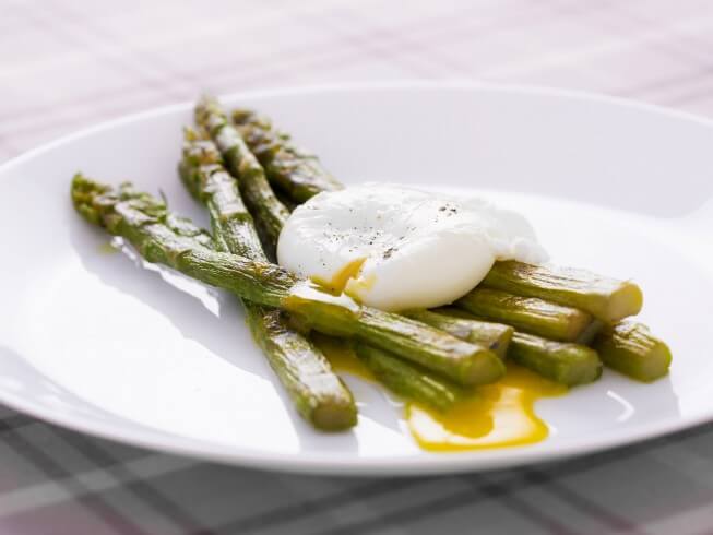Jumbo Asparagus with Poached Egg Recipe | CDKitchen.com