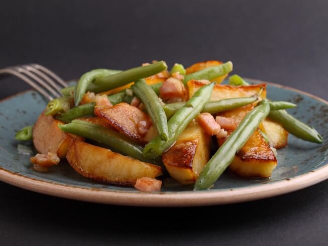 ﻿​​​​Green Beans With Potatoes and Bacon Recipe | CDKitchen.com-image