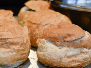 recipe for easy, two-ingredient bread bowls