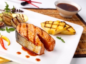 recipe for grilled honey glazed salmon with grilled pineapple