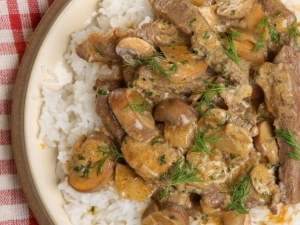 recipe for beef stroganoff with dill and sour cream