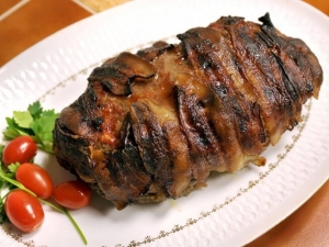 recipe for perfect bacon wrapped meatloaf with brown sugar-ketchup glaze