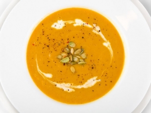 recipe for butternut squash and apple soup with toasted pumpkin seeds