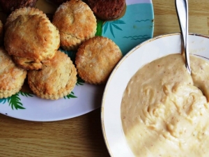 recipe for copycat cracker barrel sausage gravy and biscuits
