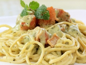 recipe for pesto-salmon spaghettini