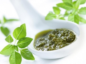 recipe for pesto without pine nuts