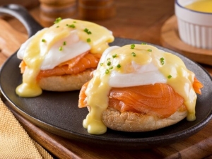 recipe for red lobster's eggs benedict with smoked salmon