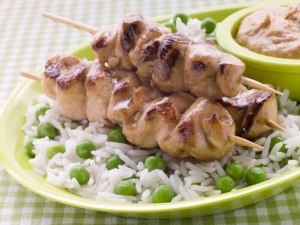 recipe for thai chicken satay with coconut-peanut sauce
