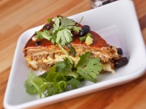 recipe for slow cooker layered enchilada casserole