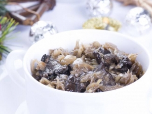 recipe for sauerkraut and mushrooms (kapusta kiszona z grzybami)
