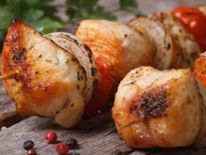 recipe for shish-kebabs with peanut dipping sauce