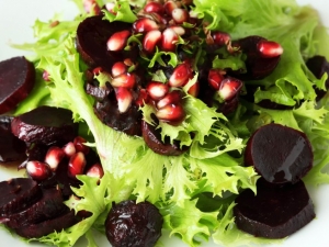 recipe for pomegranate and maple-glazed beets