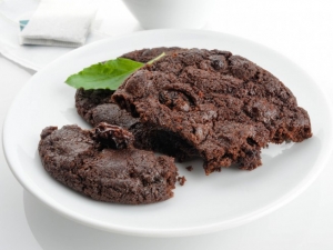 recipe for chocolate cookies with gin raisins