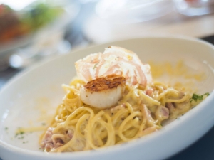 recipe for scallops in carbonara cream sauce over linguine