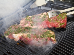 recipe for strip steak with cilantro pepper crust