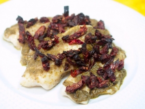 recipe for tilapia with pesto and sun-dried tomatoes