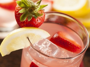 recipe for strawberry-lemonade champagne punch