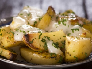recipe for potatoes in garlic mayonnaise (potatoes aioli)