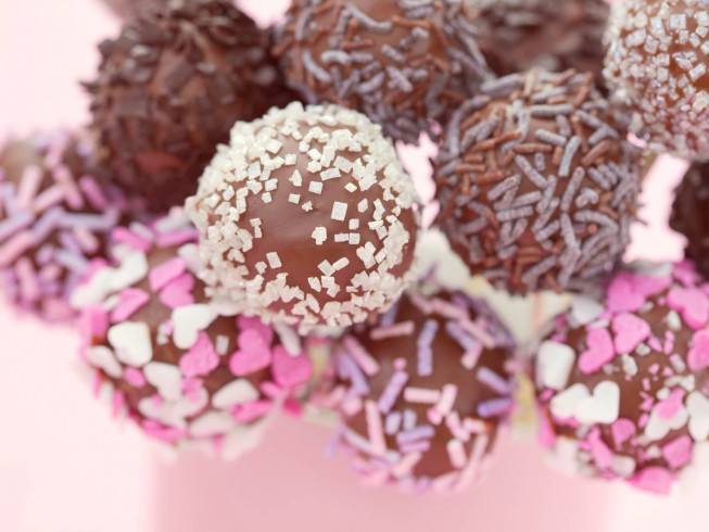 Chocolate Cake Pops Recipe | CDKitchen.com