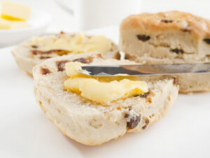 recipe for easy orange bisquick scones with raisins