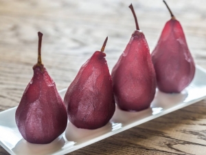 recipe for poached pear, walnut and blue cheese salad with pineapple-red wine vinaigrette