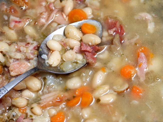 Old Fashioned Navy Bean Soup Recipe | CDKitchen.com