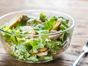 recipe for pan-seared chicken caesar with homemade croutons