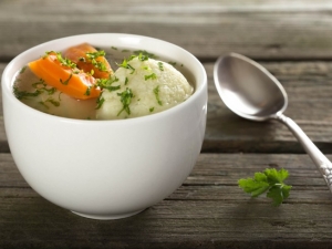 recipe for old-fashioned chicken soup with cracker dumplings